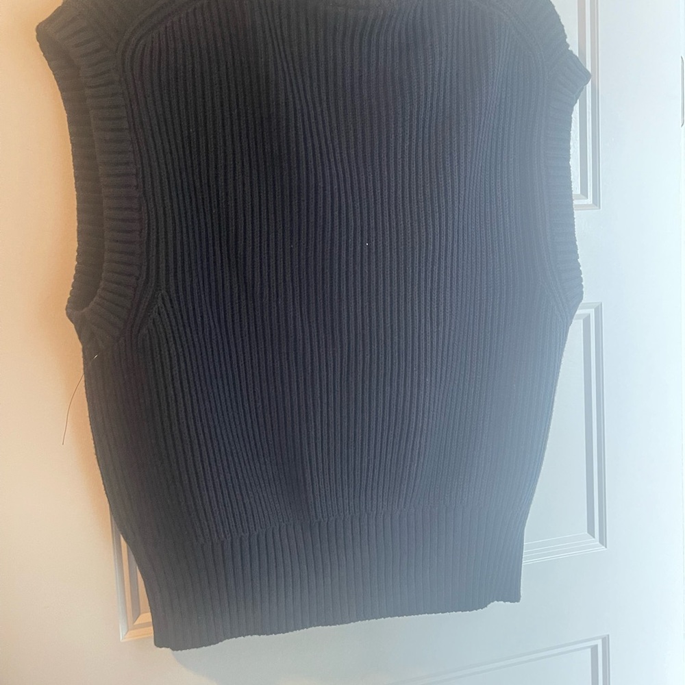 Women's Black Zip-Up Sweater Vest - Picture 3 of 3